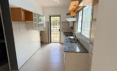 ALQUILO Casa de 4 Dormitorios con Pileta en Housing – Villa Rivera Indarte