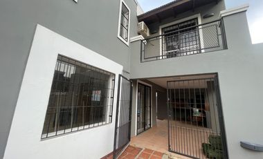 ALQUILO Casa de 4 Dormitorios con Pileta en Housing – Villa Rivera Indarte