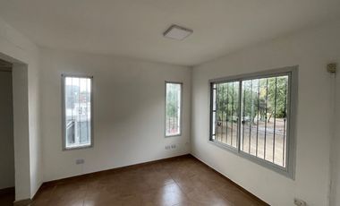 ALQUILO Casa de 4 Dormitorios con Pileta en Housing – Villa Rivera Indarte