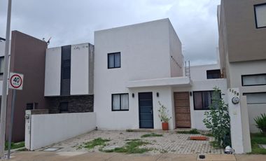 Se Renta Habitación en Planta Baja Totalmente Amueblada, con Acceso Independiente.