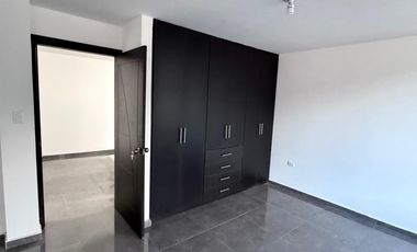 Excelente oportunidad: Amplia casa de 3 pisos con garaje para dos vehículos