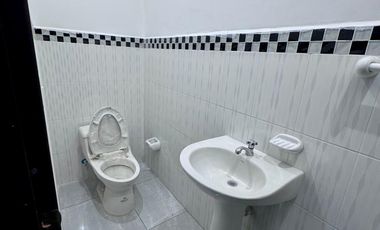 Excelente oportunidad: Amplia casa de 3 pisos con garaje para dos vehículos