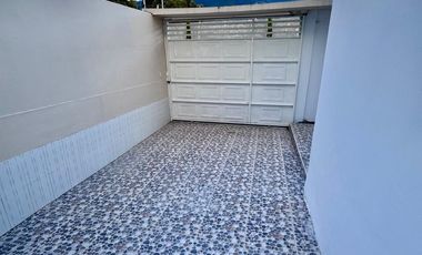 Excelente oportunidad: Amplia casa de 3 pisos con garaje para dos vehículos