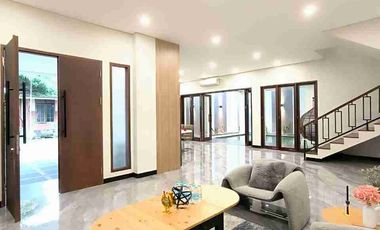 Rumah Villa strategis, bagus, siap huni, furnish di Fasco Mansion jalan Raya Palagan, Yogyakarta.