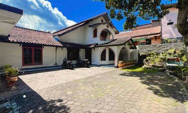 DIJUAL MURAH – Rumah Warisan 2 Lantai Lahan Luas di Pinggir Jalan Nasional Cicalengka