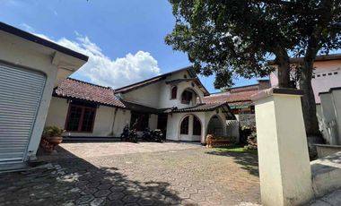 DIJUAL MURAH – Rumah Warisan 2 Lantai Lahan Luas di Pinggir Jalan Nasional Cicalengka