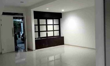 Rumah dijual sudah renovasi di cluster acacia summarecon bekasi