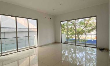 Rumah Golf Island 2.5 Lantai, PIK