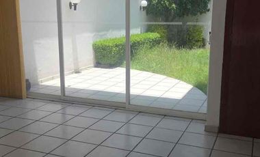 Rento Casa en Satélite con Jardín y 4 habitaciones