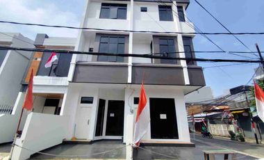 rumah mewah 3 lantai siap huni di kran kemayoran jakarta pusat
