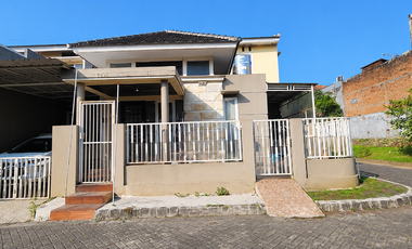 DIJUAL – Rumah 2 Lantai Semi Furnished Strategis di Green Living Residence