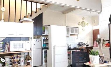 DIJUAL – Rumah 2 Lantai Semi Furnished Strategis di Green Living Residence