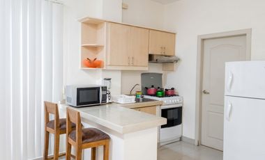 Departamento Ejecutivo Amoblado de 2 Dormitorios en Urdesa Central, Guayaquil