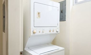 Departamento Ejecutivo Amoblado de 2 Dormitorios en Urdesa Central, Guayaquil