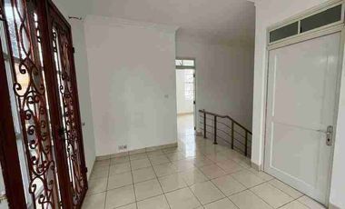 Dijual Murah Dibawah NJOP Rumah 2 Lantai di Taman Semanan Indah