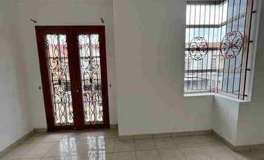 Dijual Murah Dibawah NJOP Rumah 2 Lantai di Taman Semanan Indah