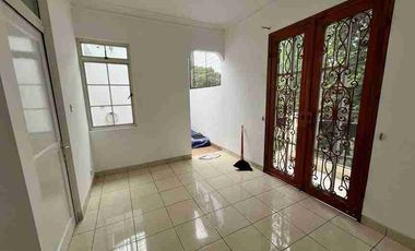 Dijual Murah Dibawah NJOP Rumah 2 Lantai di Taman Semanan Indah