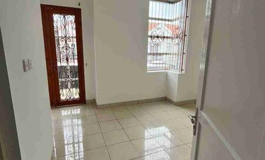 Dijual Murah Dibawah NJOP Rumah 2 Lantai di Taman Semanan Indah