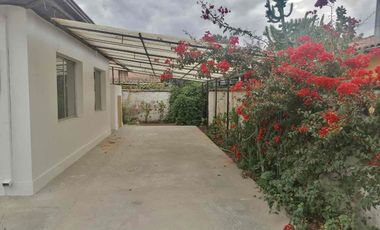 ARRIENDO EXCELENTE CASA EN PLENO CENTRO DE TALAGANTE – A PASOS DE TODO