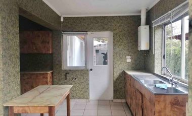 ARRIENDO EXCELENTE CASA EN PLENO CENTRO DE TALAGANTE – A PASOS DE TODO