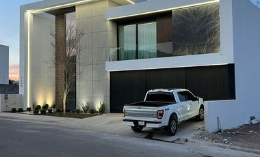 RESIDENCIA DE LUJO EN ZONA VALLES 565 m² DE CONSTRUCCIÓN