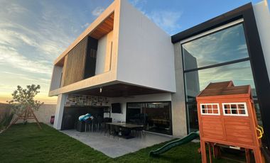 RESIDENCIA DE LUJO EN ZONA VALLES 565 m² DE CONSTRUCCIÓN