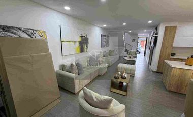 Casa en urbanización cerrada con 4 habitaciones