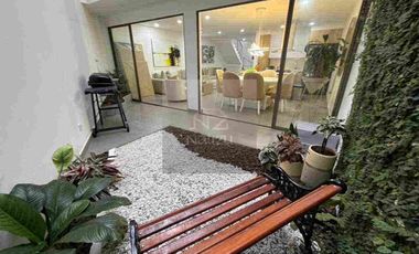 Casa en urbanización cerrada con 4 habitaciones