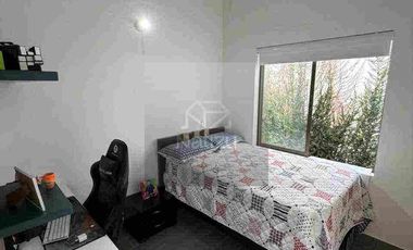 Casa en urbanización cerrada con 4 habitaciones