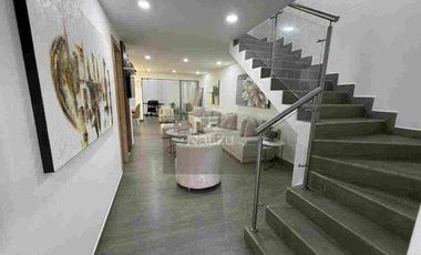 Casa en urbanización cerrada con 4 habitaciones