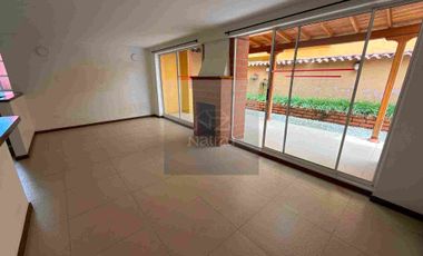 Casa Unifamiliar en Urbanización cerrada con un hermoso jardín