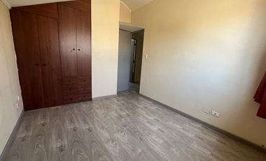 Casa de 2 pisos en los Bosquinos Maipú 3D2B– Solo 1 cuadra de futura estación MetroTren Ciudad Satélite