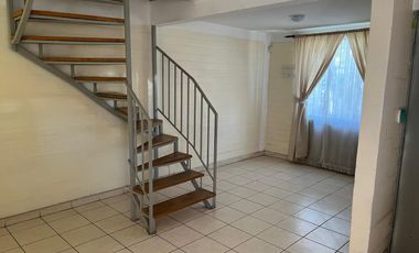 Casa de 2 pisos en los Bosquinos Maipú 3D2B– Solo 1 cuadra de futura estación MetroTren Ciudad Satélite