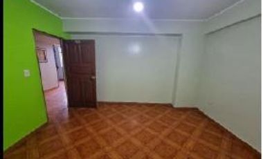 Edificio en Cerdado de Lima, 856 m² 35 Habitaciones 1 Cochera Sin Posesion