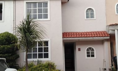 CASA EN RENTA CON 4 RECAMARAS EN  BELLAVISTA, C. IZCALLI
