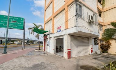 SE RENTA LOCAL COMERCIAL BLOQUES LAS BRISAS MACHALA