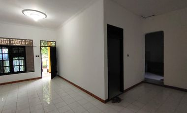 Rumah Disewakan Bisa Untuk Kantor Di Area Buncit, Pejaten, Kalibata