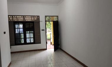 Rumah Disewakan Bisa Untuk Kantor Di Area Buncit, Pejaten, Kalibata