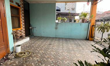 Jual Cepat Bu! Rumah 3 Lantai Dekat Kiara Artha Park