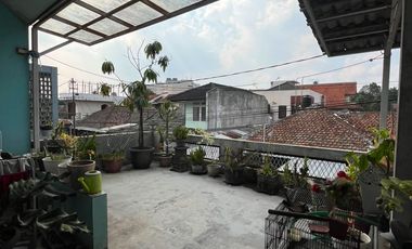 Jual Cepat Bu! Rumah 3 Lantai Dekat Kiara Artha Park
