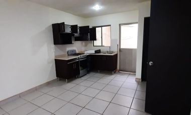 BONITA CASA EN FRACCIONAMIENTO ALHAMBRAS, CARRETERA A COLOTLAN, ZAPOPAN