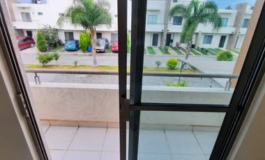 BONITA CASA EN FRACCIONAMIENTO ALHAMBRAS, CARRETERA A COLOTLAN, ZAPOPAN