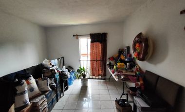 Casa de 2 recamaras con dos locales comerciales en planta baja en Tala