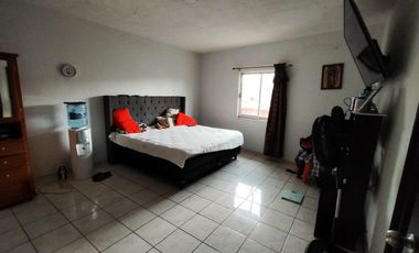 Casa de 2 recamaras con dos locales comerciales en planta baja en Tala