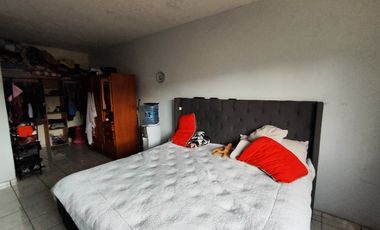 Casa de 2 recamaras con dos locales comerciales en planta baja en Tala