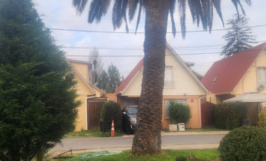 Arriendo casa familiar en condominio Rivera del Valle de La Cruz