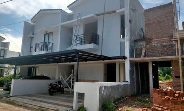 R3 Sentosa Jl Malino T6X12 -38/72 Rp. 535 JT T6X12.5 - 48/75 Rp. 660 JT T7X13-56/91 Rp. 785 JT 7X13,5 2 Lantai 82/94.5 Rp 1.035 M 7X15 - 2 Lantai 92/1