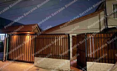 se srrienda casa en V centenario