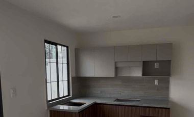 CASA EN VENTA CON AMPLIO JARDÍN EN FRACCIONAMIENTO BOSQUES DEL DORADO
