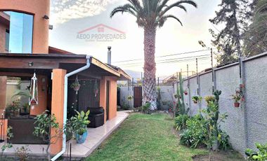 Se Vende Hermosa y Amplia Casa Aislada de Dos Pisos en Villa Jamaica, comuna de La Cruz.